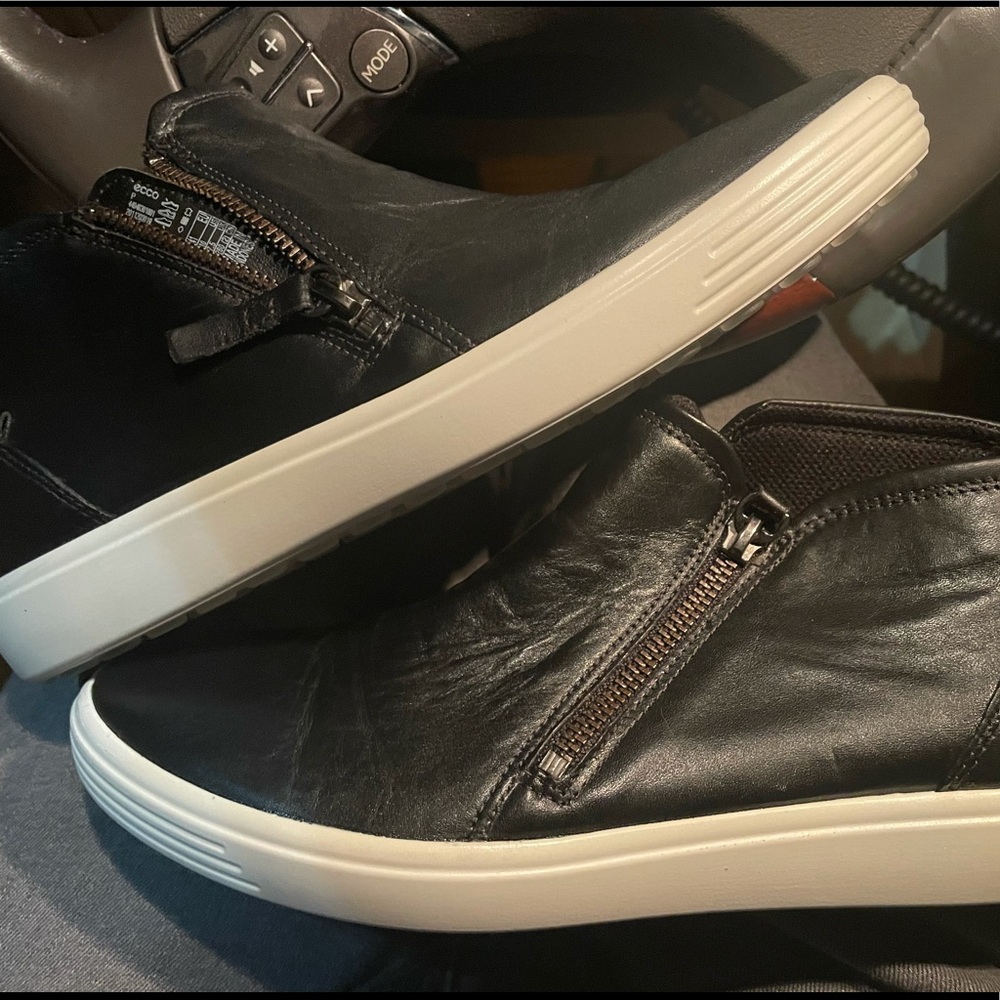 ECCO Women's Soft 7 Low Bootie Sneaker Euro 41 Sz 10.5W Black Side Zipper